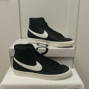 Nike Blazer Mid '77 Vintage New in Box Black White